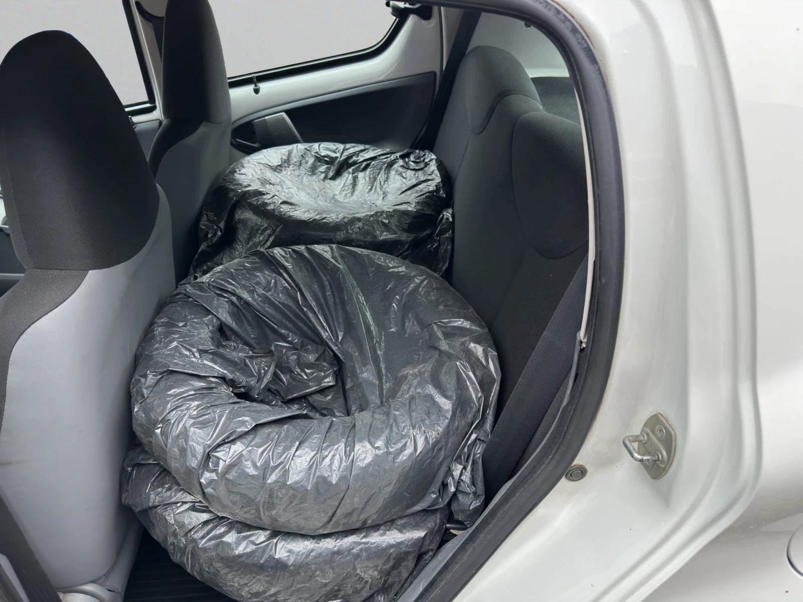 Toyota Aygo 1.0 VVT-i 68hp BVM5 E4 | Mobile.bg � ����������� 13