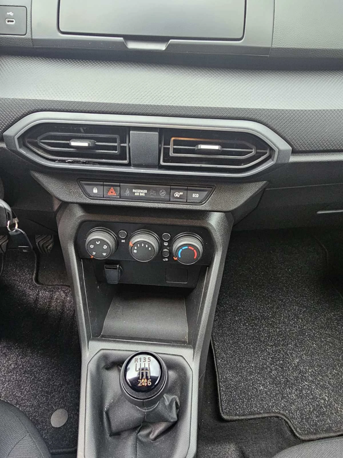 Dacia Jogger 1.0 TCe 100 LPG, снимка 9 - Автомобили и джипове - 54358892