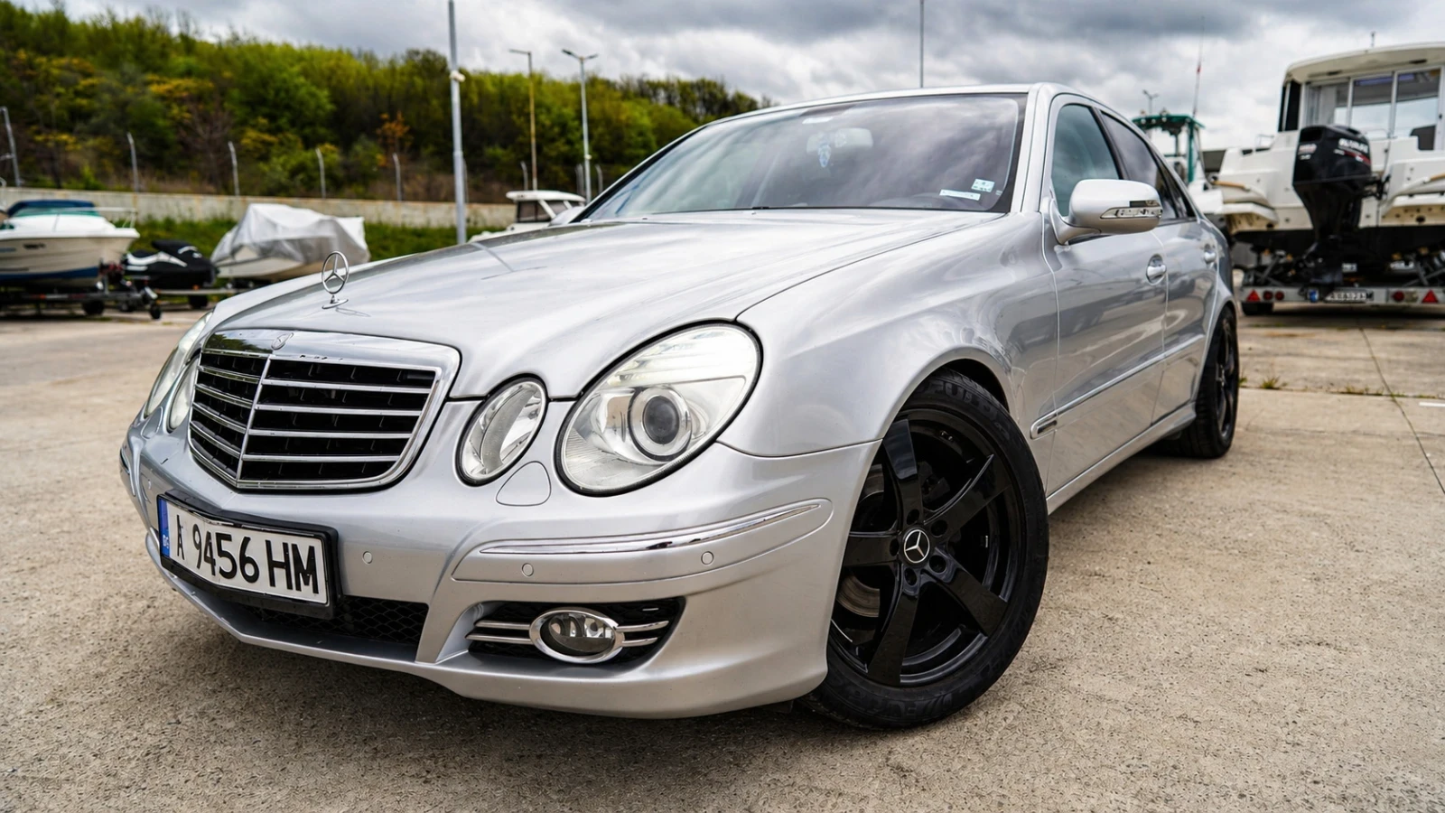 Mercedes-Benz E 280 Изключително запазен и поддържан автомобил в отлич