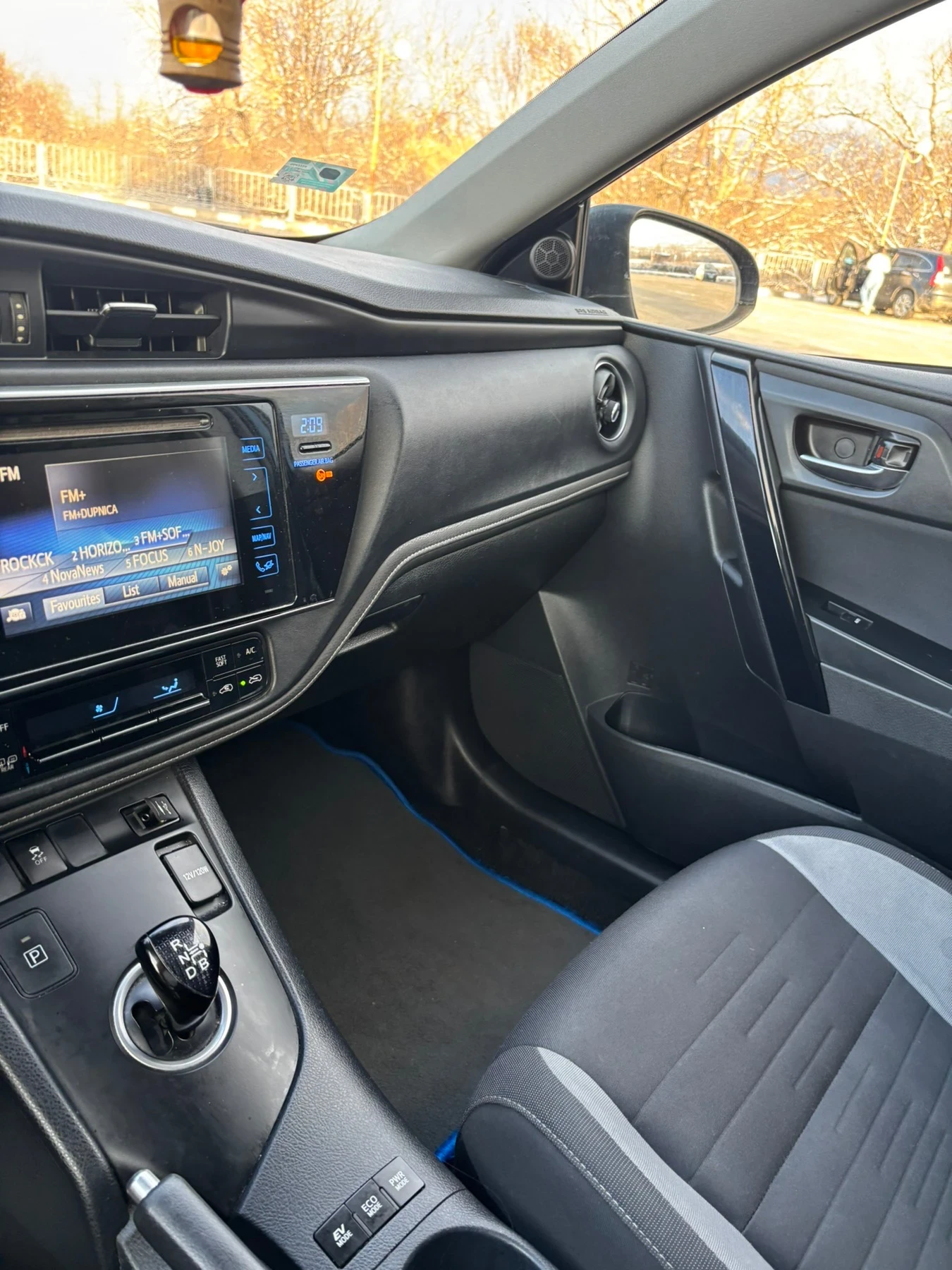 Toyota Auris � ���� ������� | Mobile.bg � ����������� 4