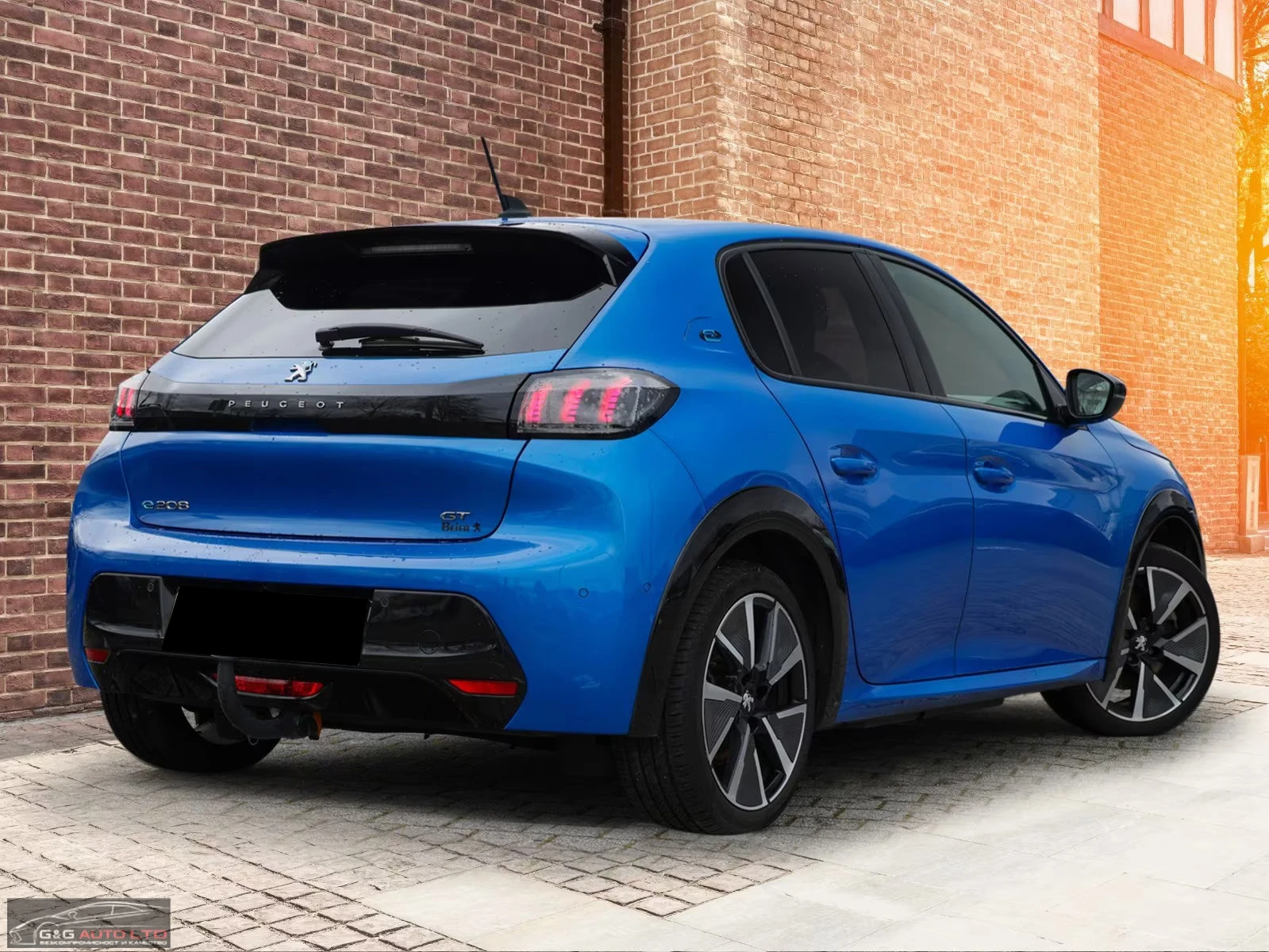 Peugeot 208 e-GT-LINE/136HP/CAM/AHK/H.PUMP/NAVI/LED/CPLAY/315q, снимка 4 - Автомобили и джипове - 54594886