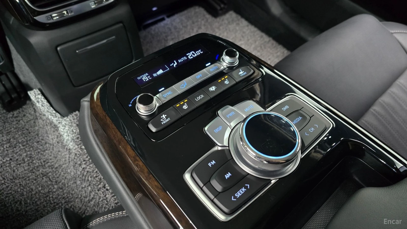Genesis G90 3.8 Luxury* КОЖА* ОБДУХВ* НАВИ, снимка 15 - Автомобили и джипове - 55508584