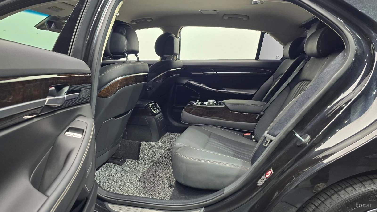 Genesis G90 3.8 Luxury* КОЖА* ОБДУХВ* НАВИ, снимка 10 - Автомобили и джипове - 55508584