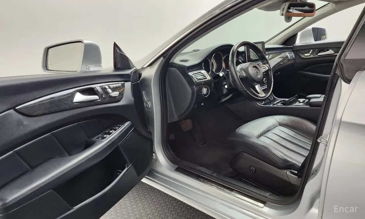 Mercedes-Benz CLS 350  d 4MATIC * ОПЦИЯ ЗА ФИНАНСИРАНЕ, снимка 9 - Автомобили и джипове - 55570971