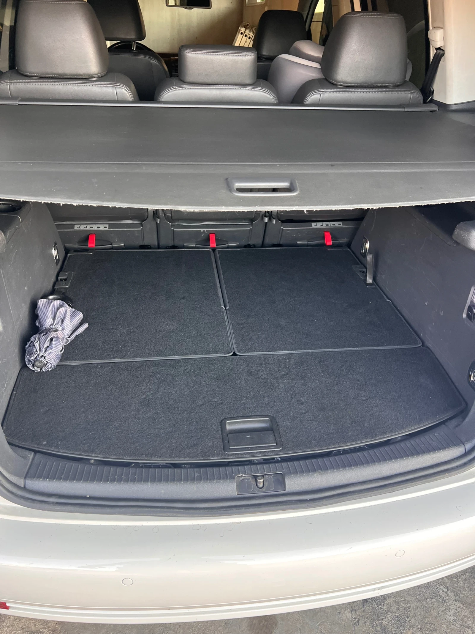 VW Touran 2.0 170коня R Line EDiTiON, снимка 15 - Автомобили и джипове - 55606827
