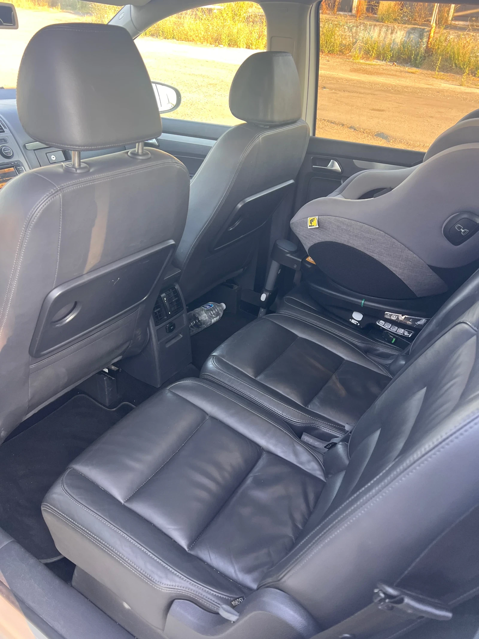 VW Touran 2.0 170коня R Line EDiTiON, снимка 7 - Автомобили и джипове - 55606827