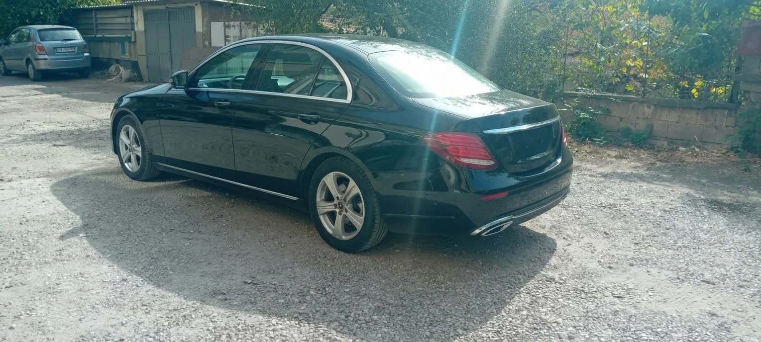Mercedes-Benz E 220, снимка 3 - Автомобили и джипове - 56440118