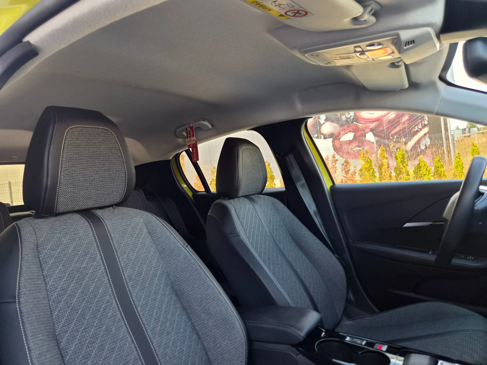 Peugeot 208 Electric, снимка 9 - Автомобили и джипове - 56450152
