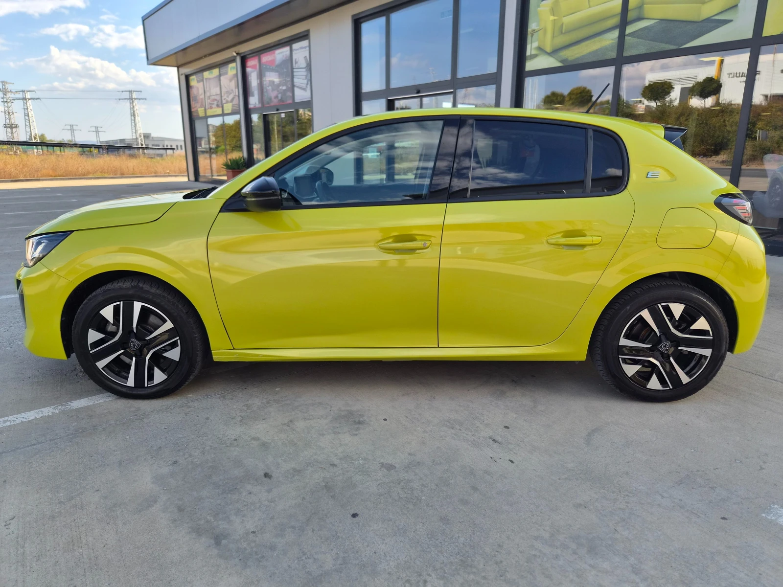 Peugeot 208 Electric, снимка 3 - Автомобили и джипове - 56450152