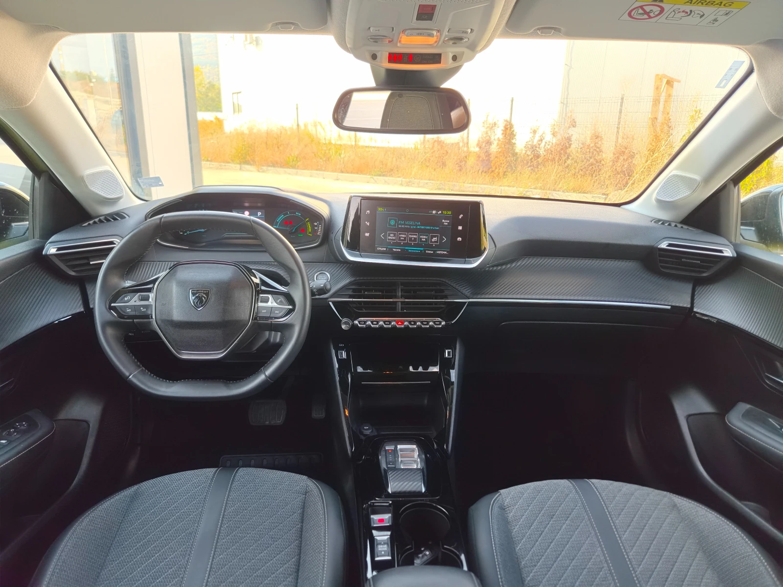 Peugeot 208 Electric, снимка 10 - Автомобили и джипове - 56450152