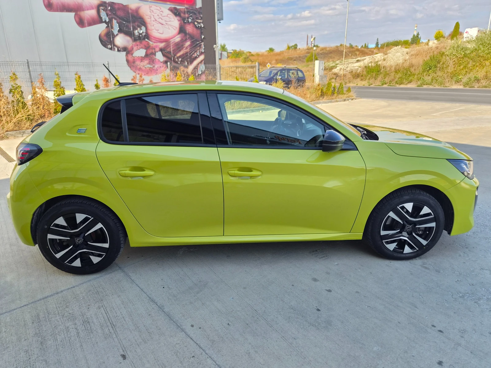 Peugeot 208 Electric, снимка 7 - Автомобили и джипове - 56450152