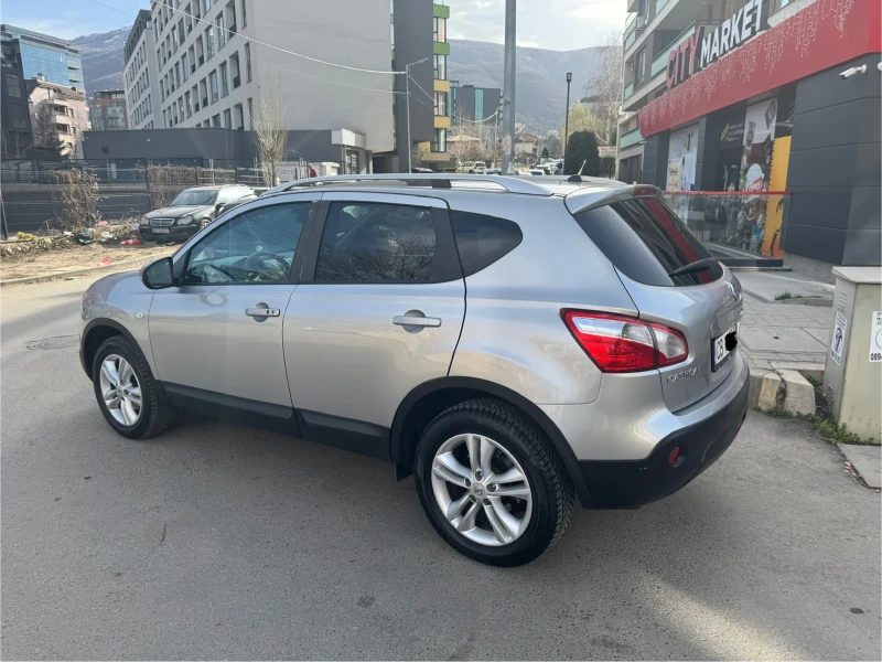 Nissan Qashqai, снимка 8 - Автомобили и джипове - 49534358