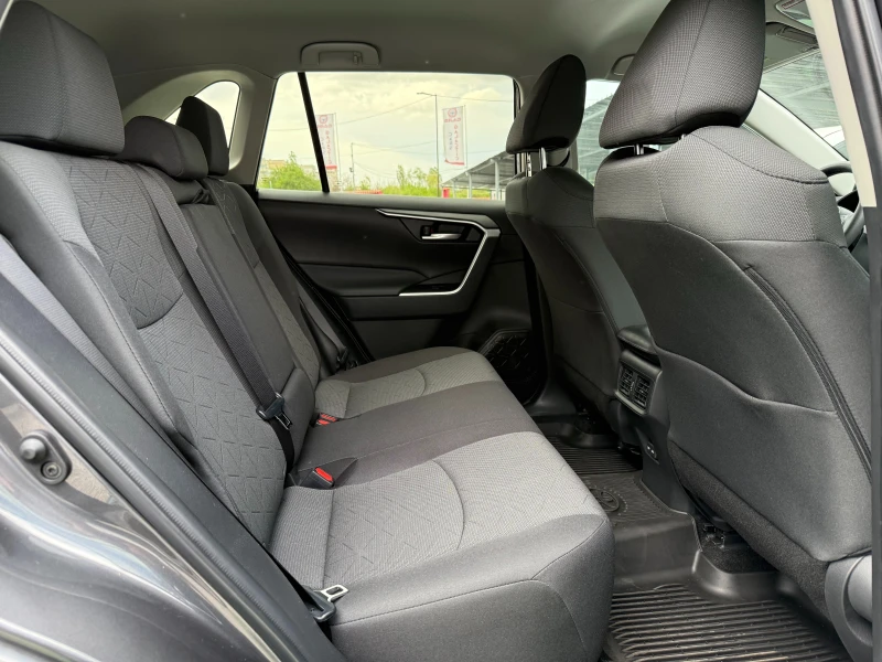 Toyota Rav4 XLE, снимка 10 - Автомобили и джипове - 50039611