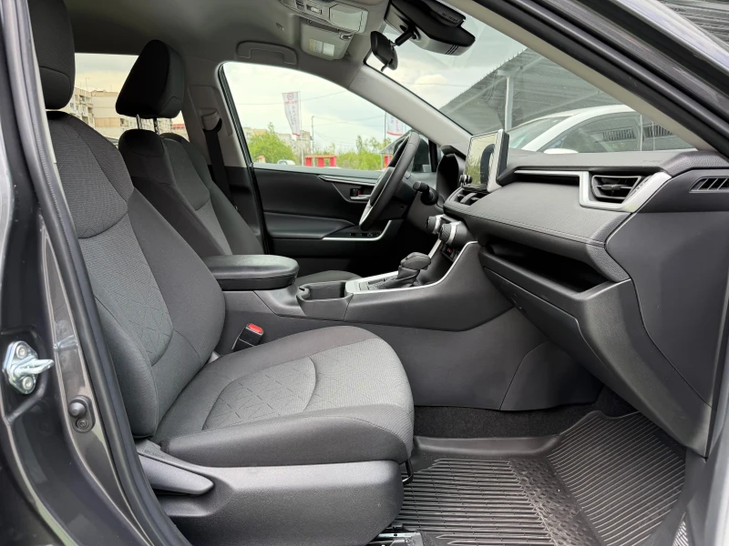 Toyota Rav4 XLE, снимка 8 - Автомобили и джипове - 50039611