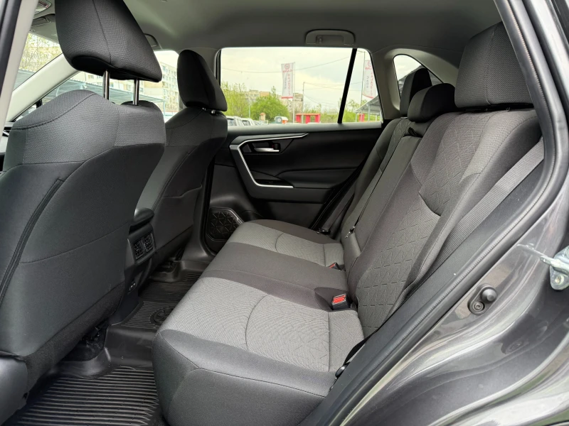 Toyota Rav4 XLE, снимка 9 - Автомобили и джипове - 50039611