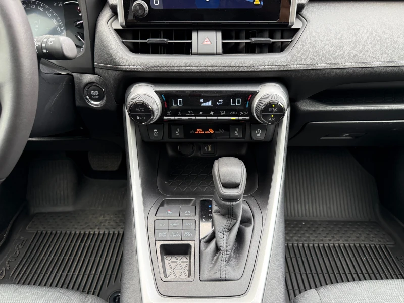 Toyota Rav4 XLE, снимка 16 - Автомобили и джипове - 50039611