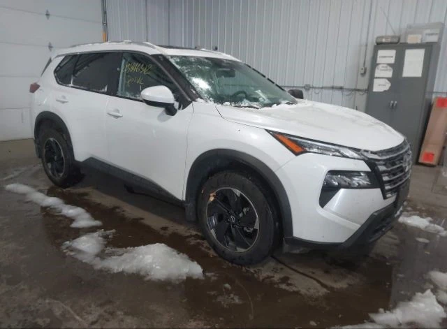 Nissan Rogue SV INTELLIGENT/DISTRONIC/REMOTE START/AWD