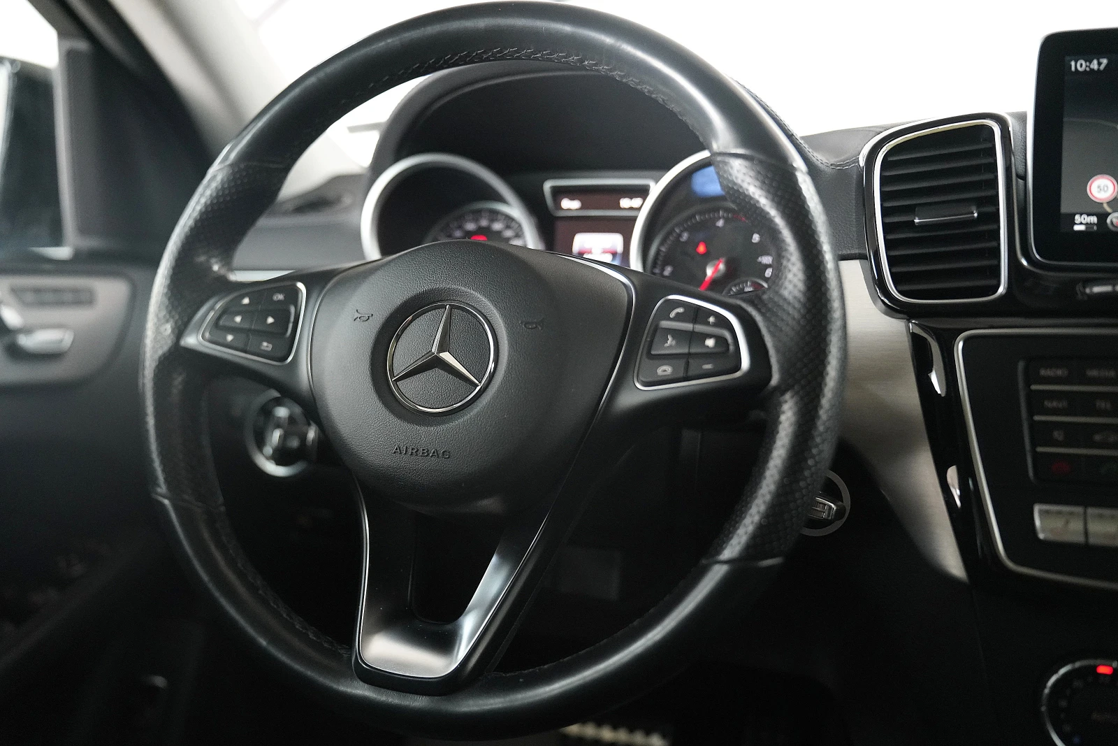 Mercedes-Benz GLE Coupe 350d 4Matic AMG Line Night Package - изображение 10