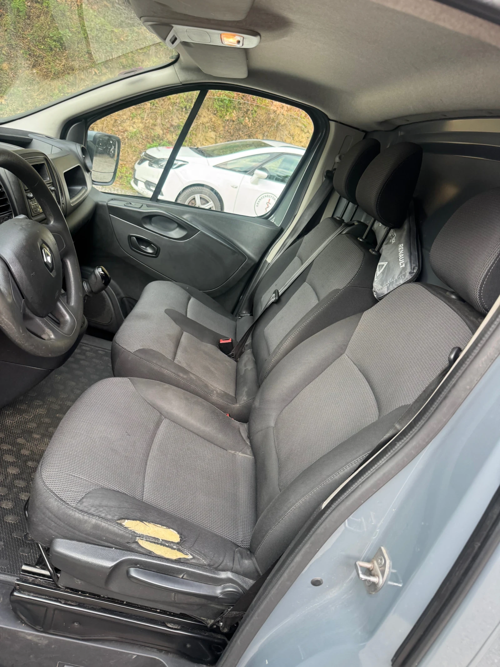 Renault Trafic 1.6 Дизел Дълга база Евро6 , снимка 11 - Бусове и автобуси - 55780494