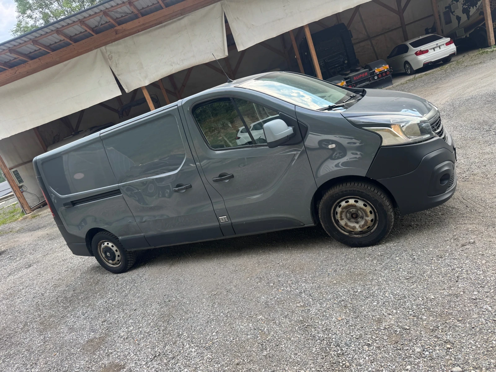 Renault Trafic 1.6 Дизел Дълга база Евро6 , снимка 2 - Бусове и автобуси - 55780494