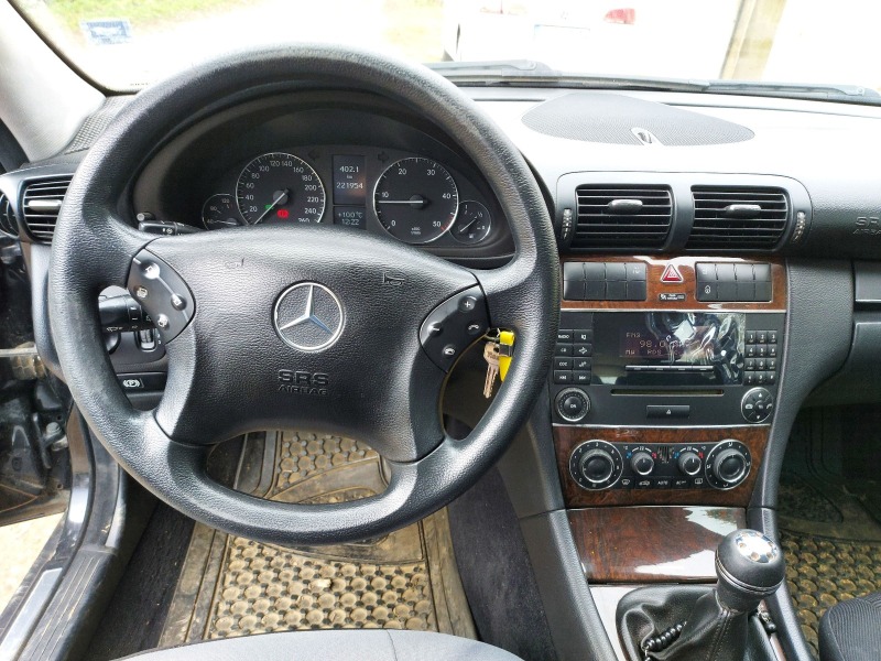 Mercedes-Benz C 220, снимка 11 - Автомобили и джипове - 46406619