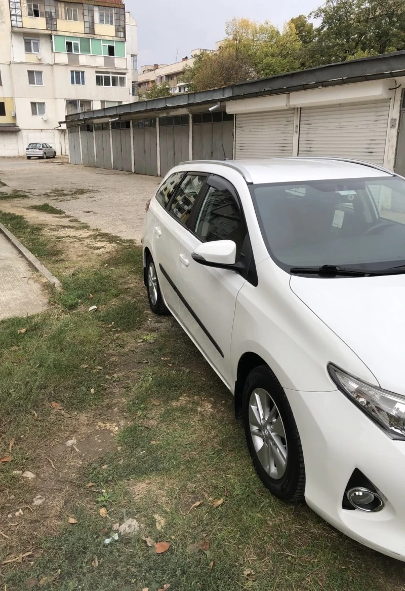 Toyota Auris, снимка 2 - Автомобили и джипове - 47453170