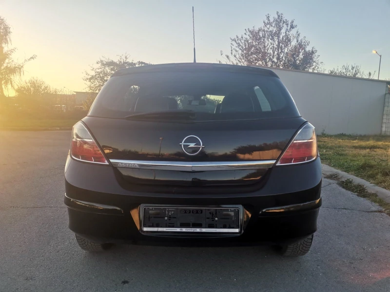 Opel Astra FACE/1.6i/ПЕРФЕКТЕН, снимка 5 - Автомобили и джипове - 48597900