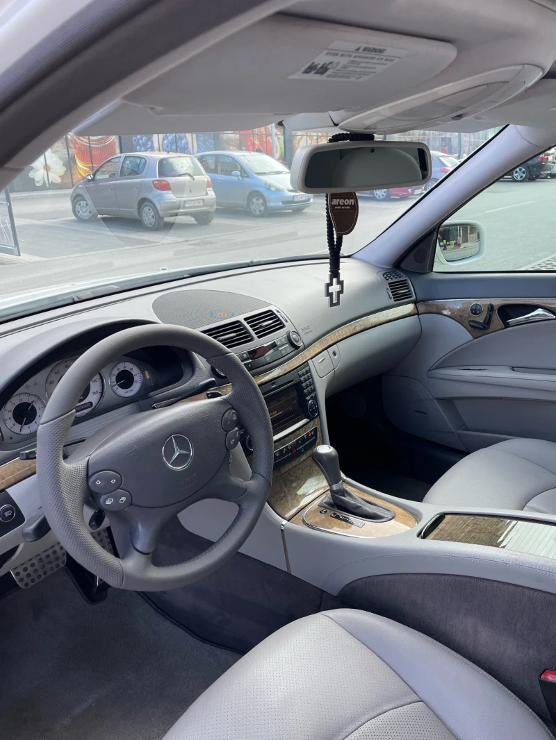 Mercedes-Benz E 350 FULL AMG PACK LPG, снимка 10 - Автомобили и джипове - 48685713