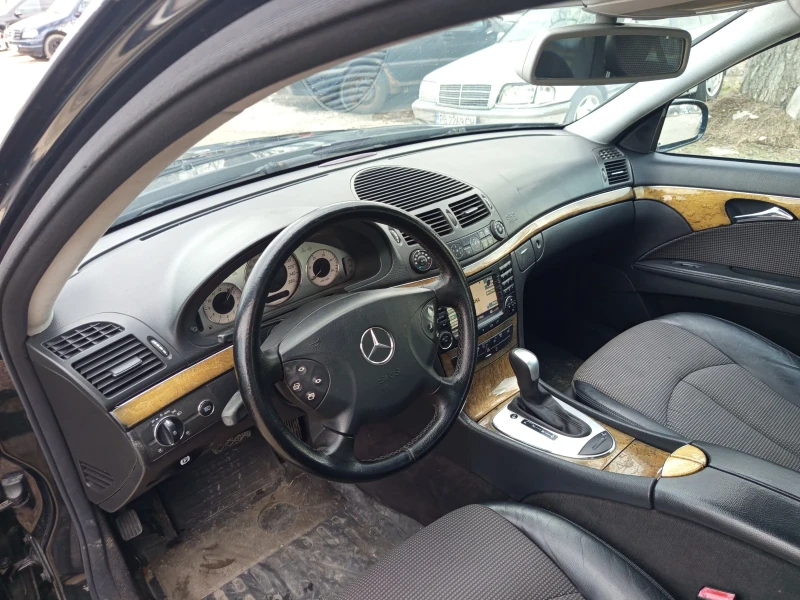 Mercedes-Benz E 320, снимка 9 - Автомобили и джипове - 48815865