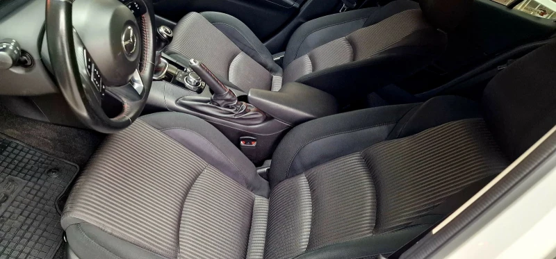 Mazda 3 2.2d revolution, снимка 9 - Автомобили и джипове - 52796145