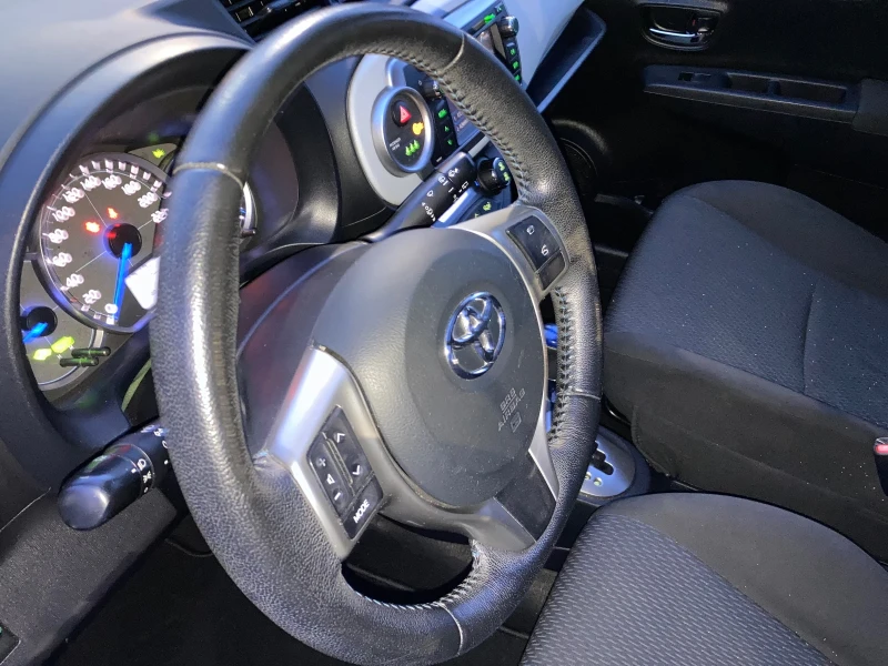 Toyota Yaris 1.5 75ks Hibrid Avtomat 150000km Original, снимка 8 - Автомобили и джипове - 53419798
