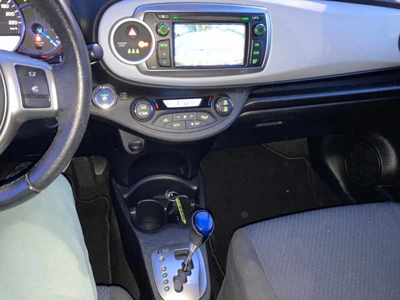 Toyota Yaris 1.5 75ks Hibrid Avtomat 150000km Original, снимка 11 - Автомобили и джипове - 53419798