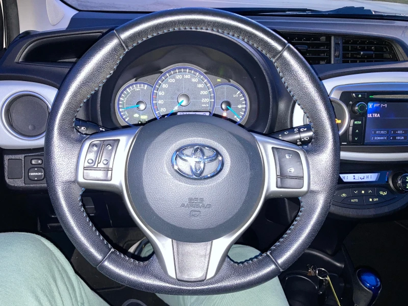 Toyota Yaris 1.5 75ks Hibrid Avtomat 150000km Original, снимка 10 - Автомобили и джипове - 53419798