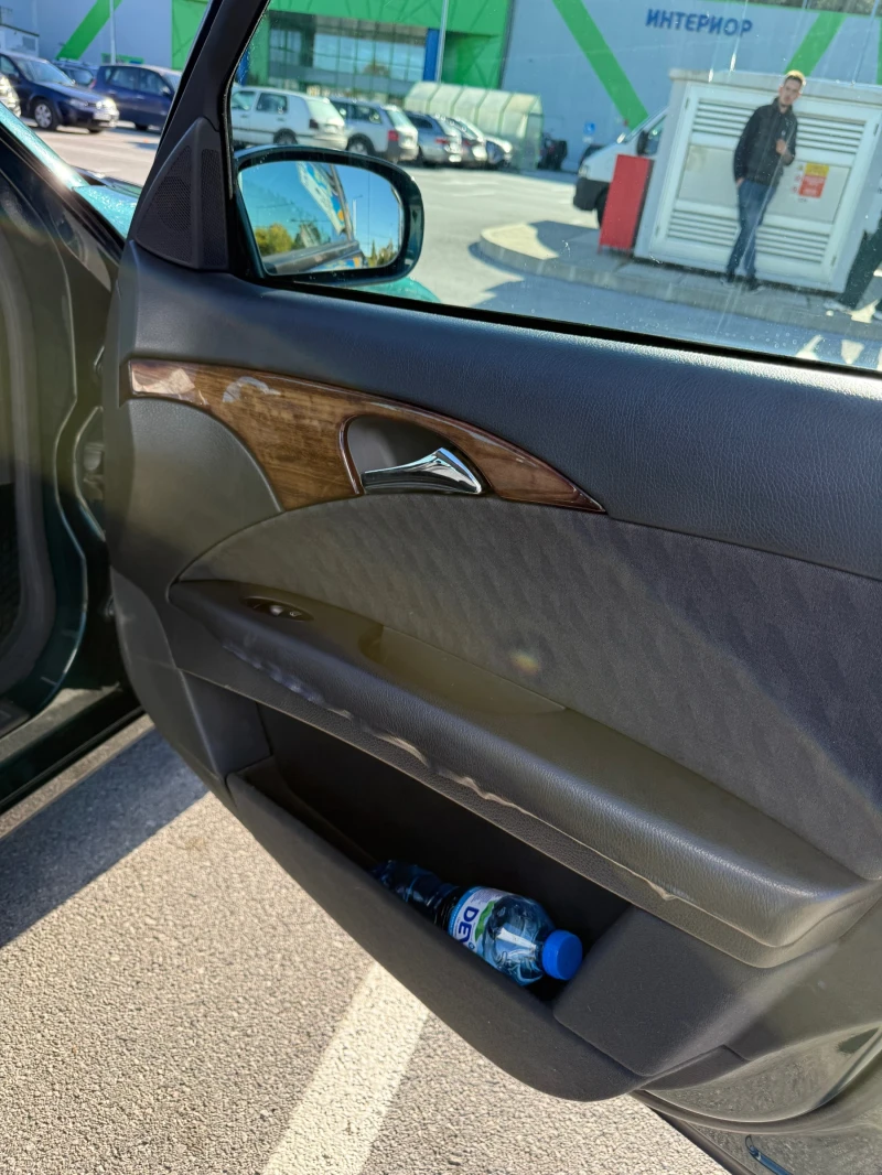 Mercedes-Benz E 220 CLASSIC, снимка 8 - Автомобили и джипове - 53431398