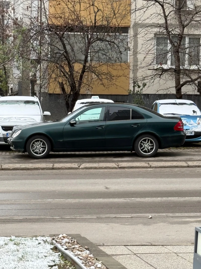 Mercedes-Benz E 220 CLASSIC, снимка 14 - Автомобили и джипове - 53431398