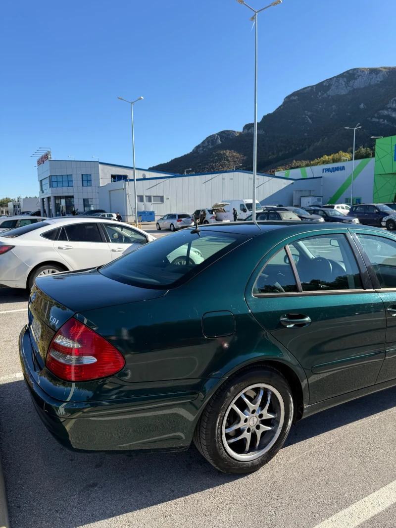 Mercedes-Benz E 220 CLASSIC, снимка 4 - Автомобили и джипове - 53431398