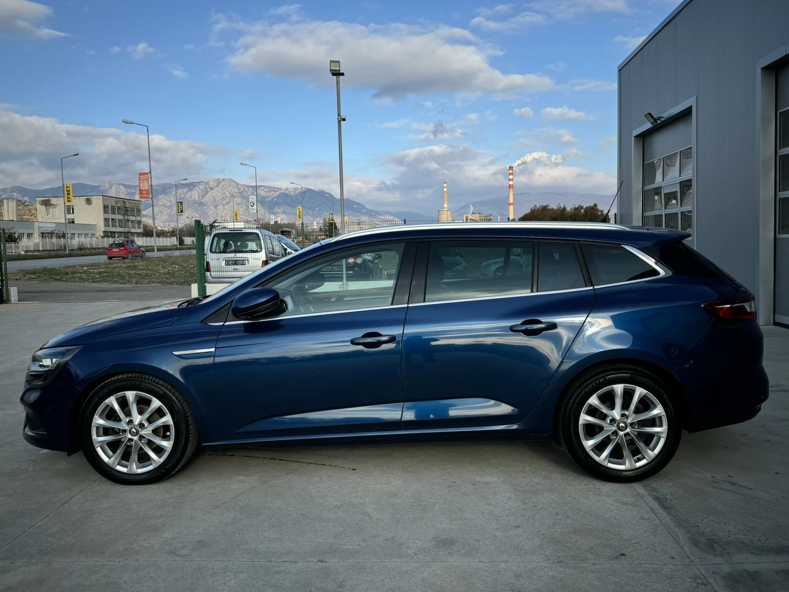 Renault Megane 1.5* 110ps* АВТОМАТ* НАВИ* LED* Head Up*  - изображение 2