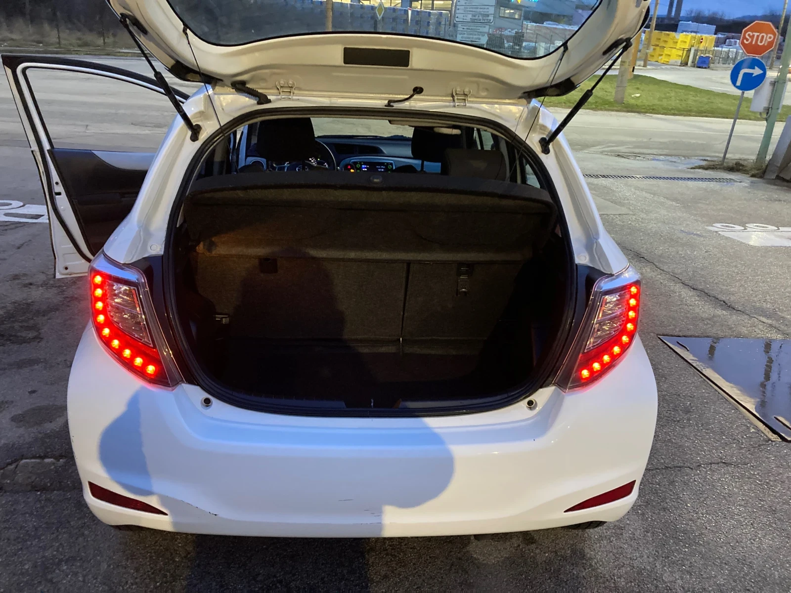 Toyota Yaris 1.5 75ks Hibrid Avtomat 150000km Original | Mobile.bg � ����������� 13