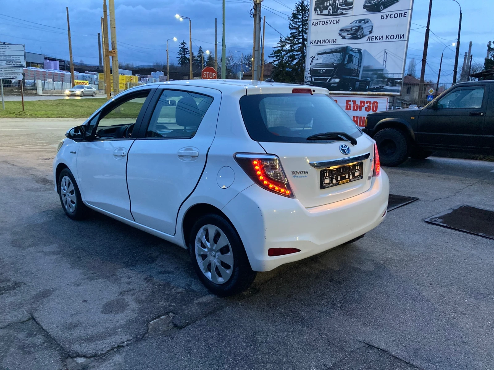 Toyota Yaris 1.5 75ks Hibrid Avtomat 150000km Original - изображение 4