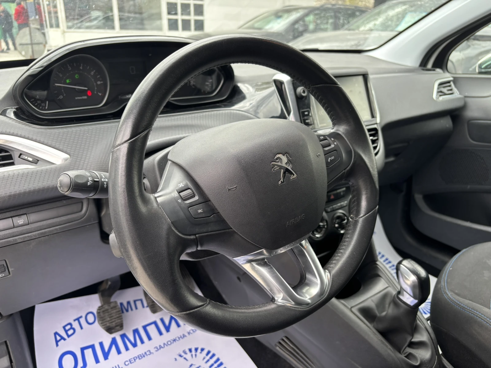 Peugeot 208 1.2 - Бензин, снимка 7 - Автомобили и джипове - 54149336