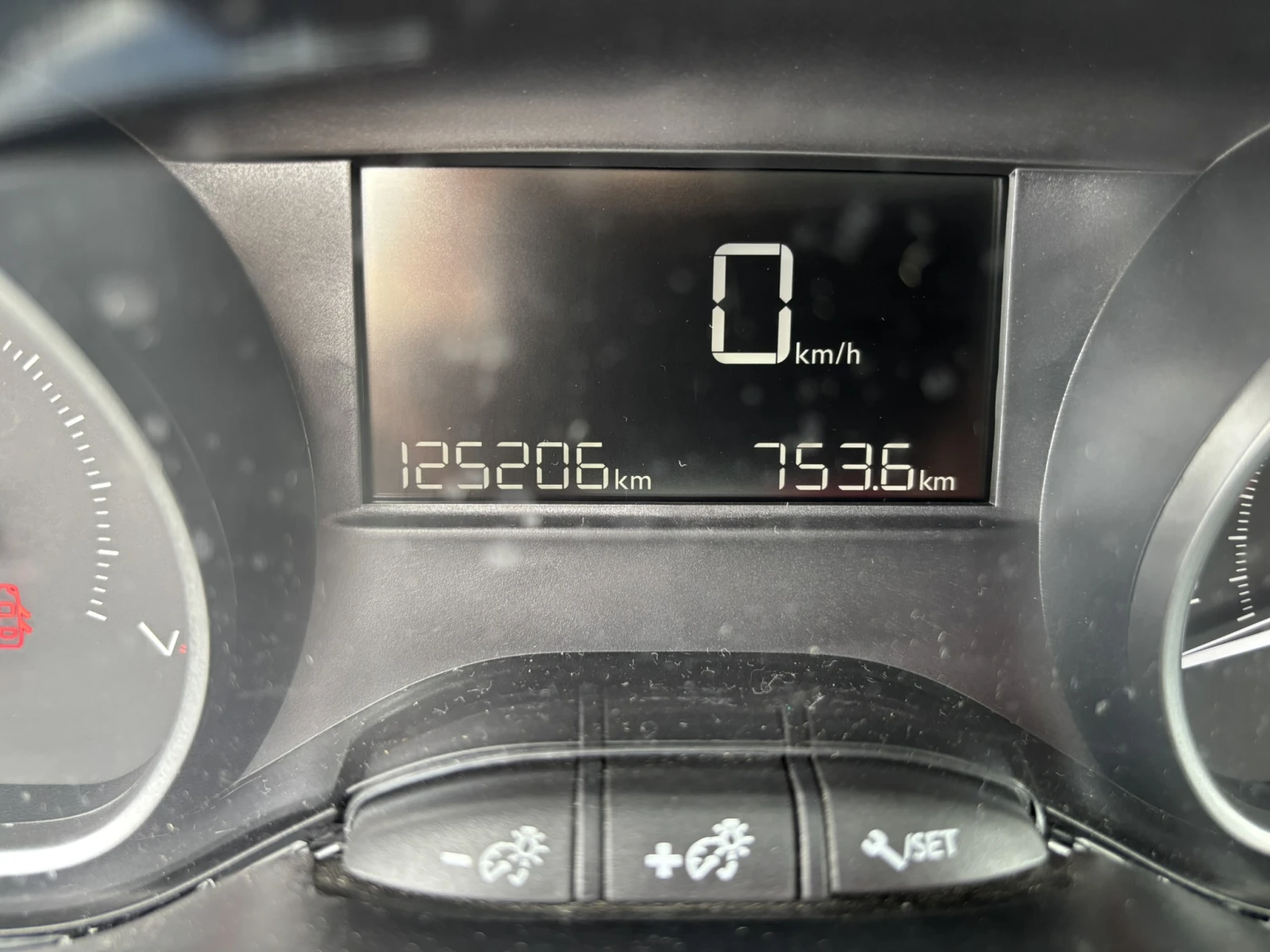 Peugeot 208 1.2 - Бензин, снимка 10 - Автомобили и джипове - 54149336