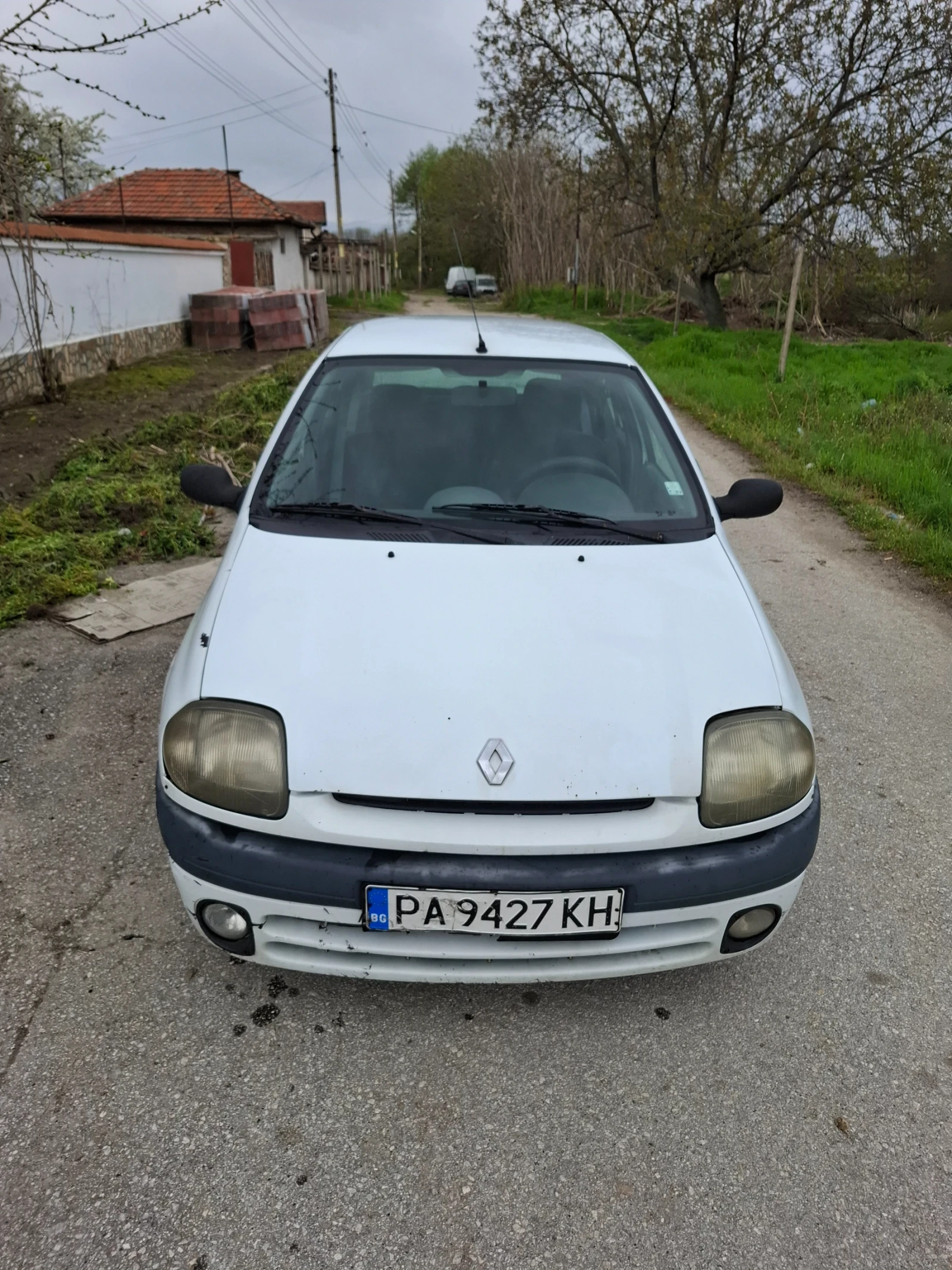 Renault Clio 1.9 D, снимка 2 - Автомобили и джипове - 54240414