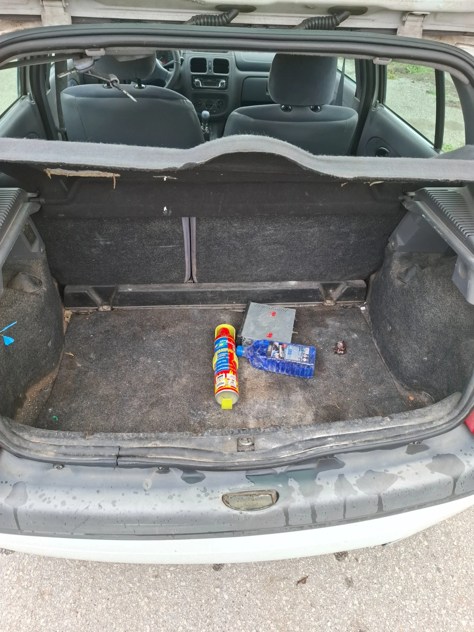 Renault Clio 1.9 D, снимка 12 - Автомобили и джипове - 54240414