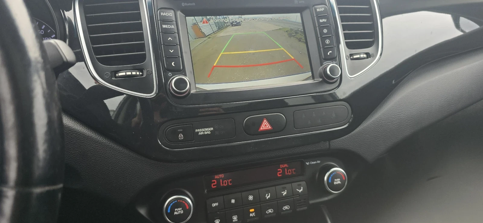 Kia Carens, снимка 13 - Автомобили и джипове - 54268050