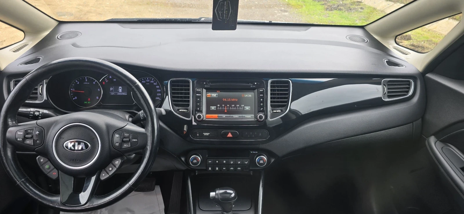 Kia Carens, снимка 8 - Автомобили и джипове - 54268050