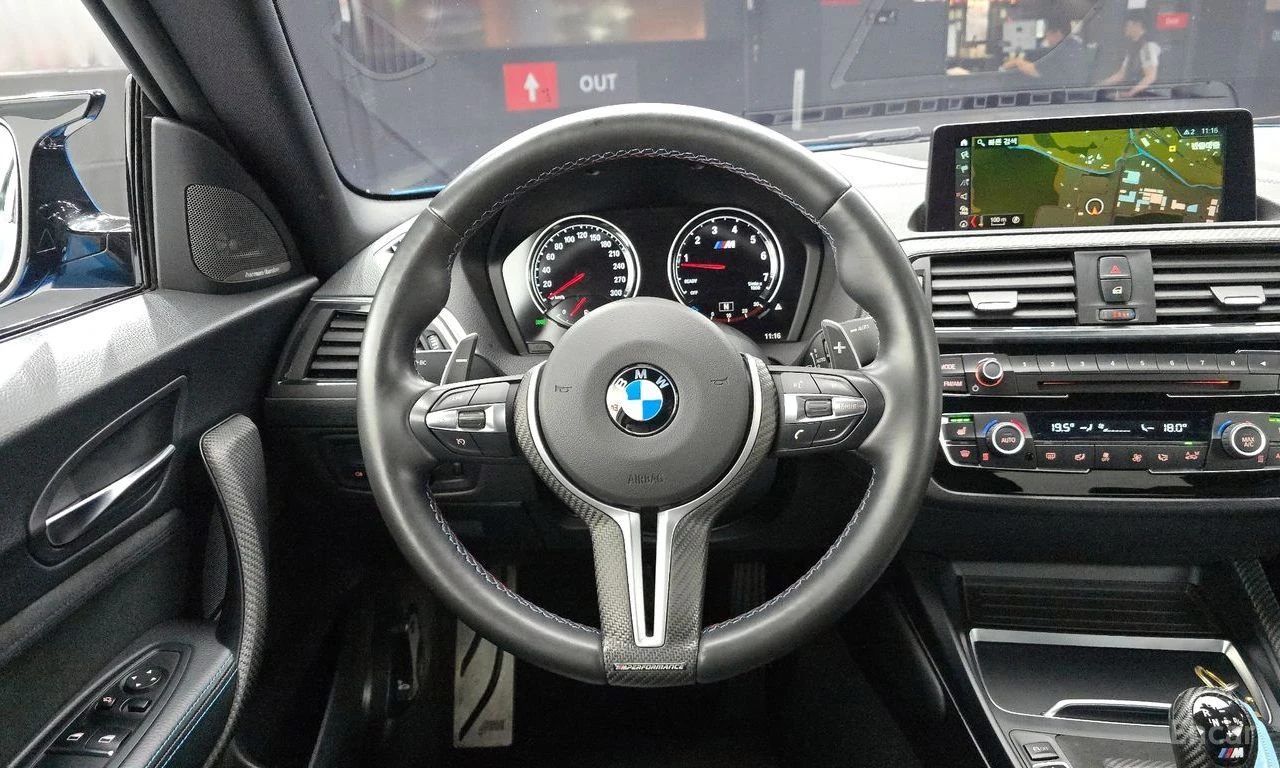 BMW M2 HARMON* KARDON* 360КАМЕРА* МЪРТВА* ТОЧКА* ПОДГРЕВ*, снимка 8 - Автомобили и джипове - 55100930