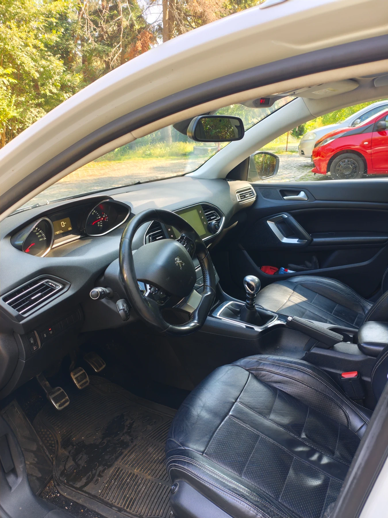 Peugeot 308 1.6 blu hdi GT, снимка 12 - Автомобили и джипове - 55381574