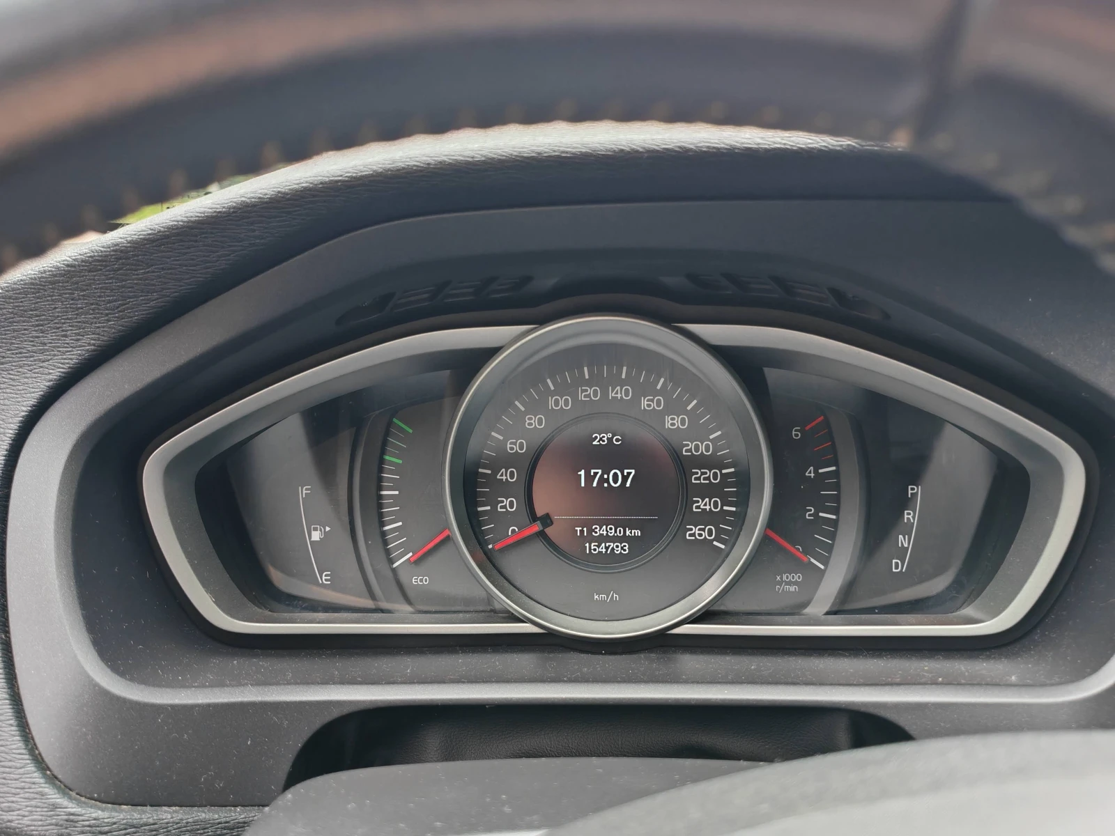 Volvo V40 2.0D 120hp Automatic, снимка 14 - Автомобили и джипове - 55415263