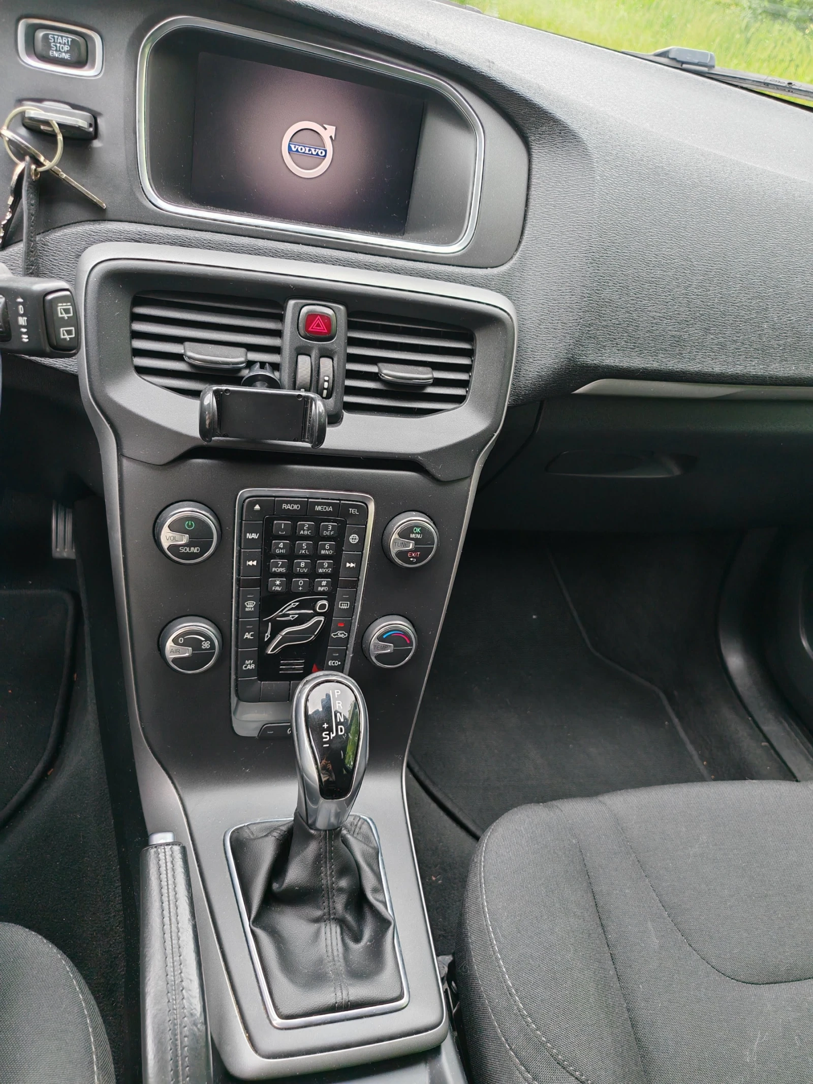 Volvo V40 2.0D 120hp Automatic, снимка 15 - Автомобили и джипове - 55415263