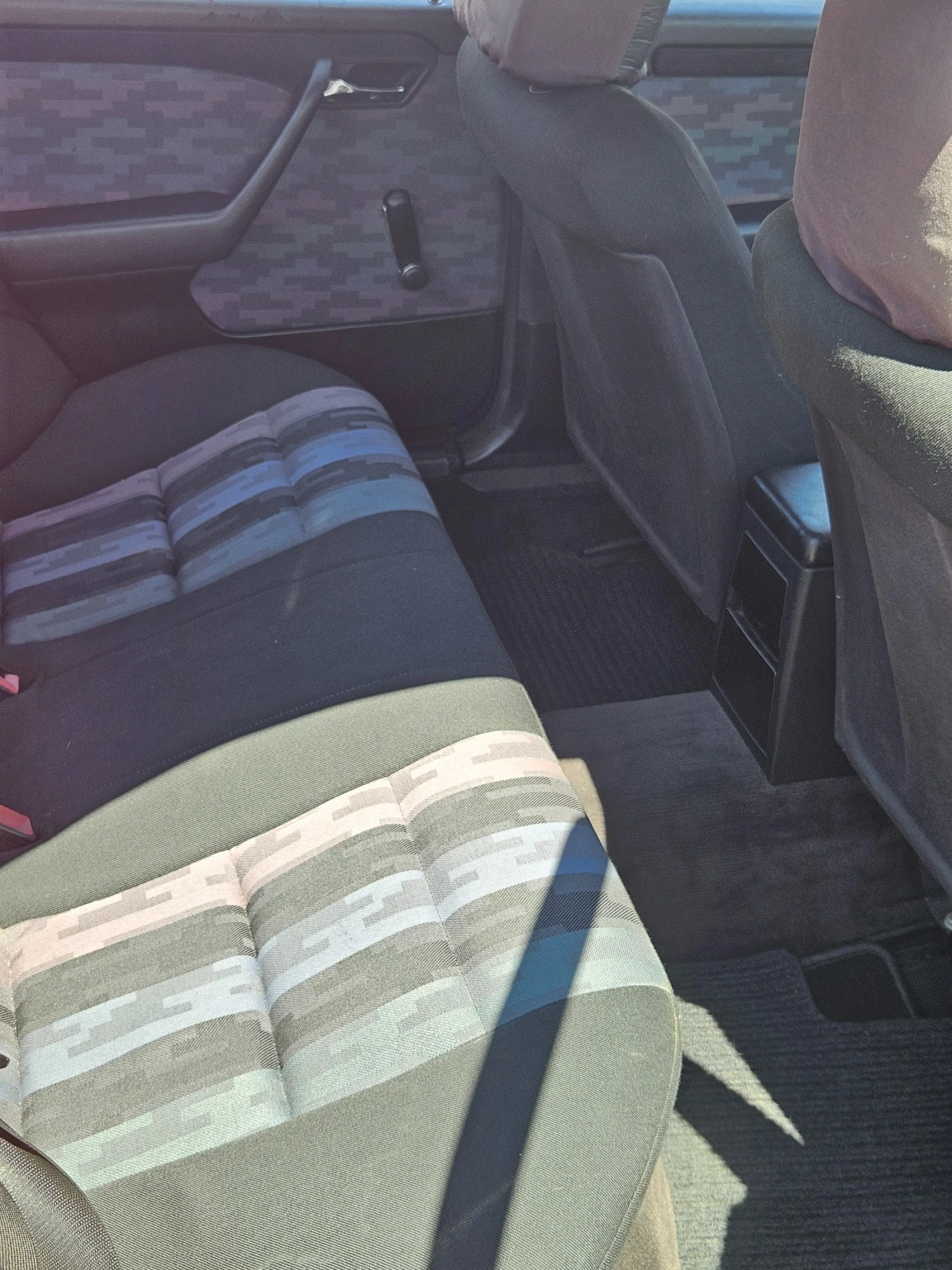 Mercedes-Benz C 180, снимка 10 - Автомобили и джипове - 55500357